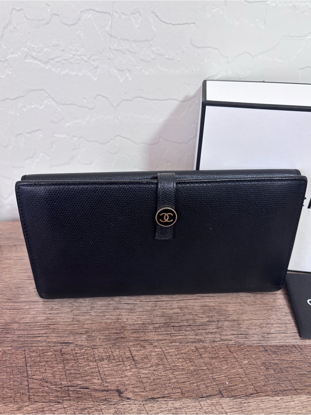 CHANEL Black Continental Wallet with Gold CC Snap - Picture 2 of 15